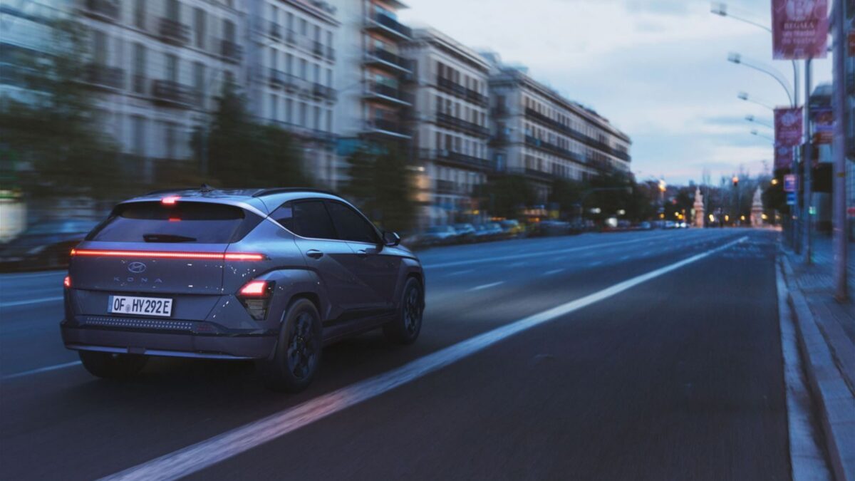 Hyundai Kona Electric Executive Plus 48,6 kWh (2023) – widok z tyłu