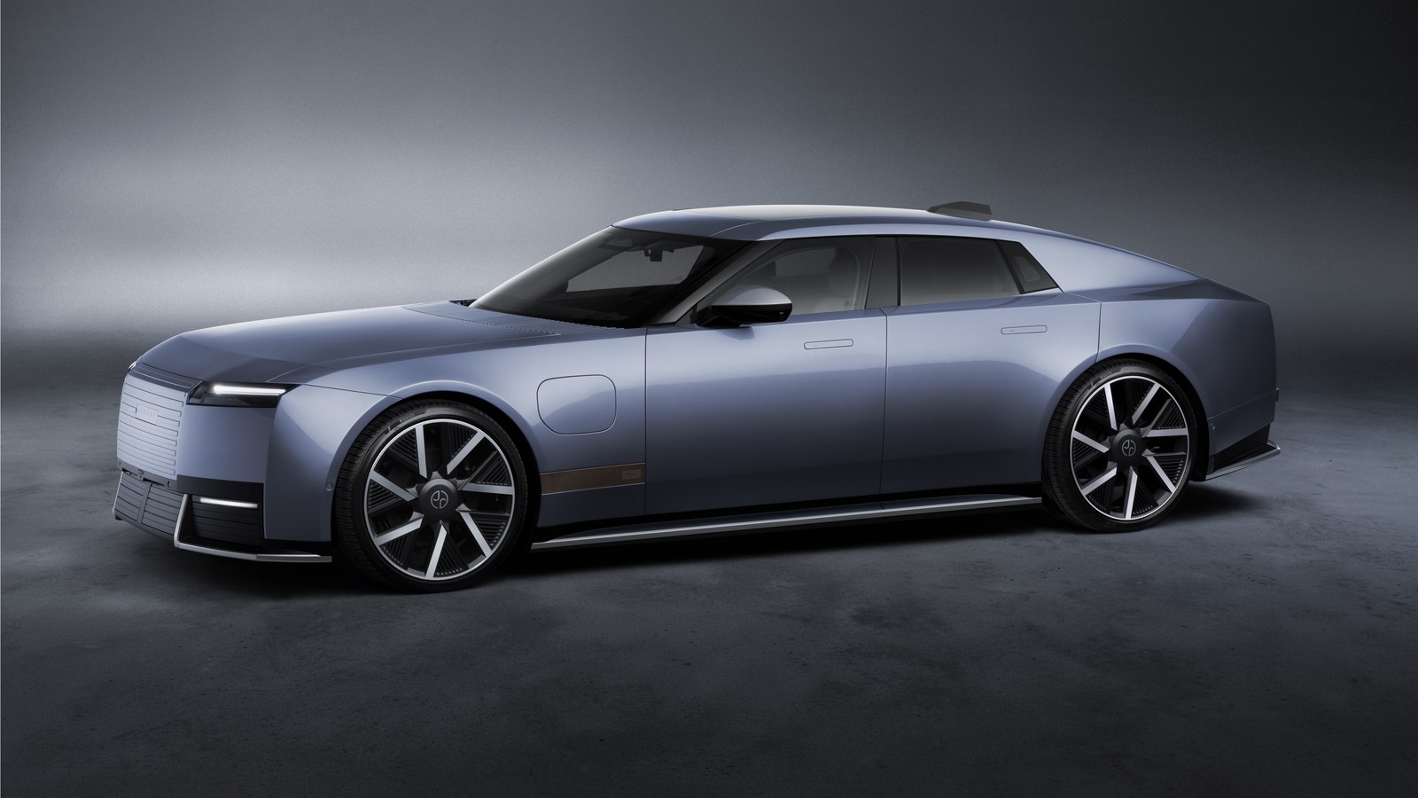 Jaguar Type 01 — elektryczne GT w studiu, widok z boku