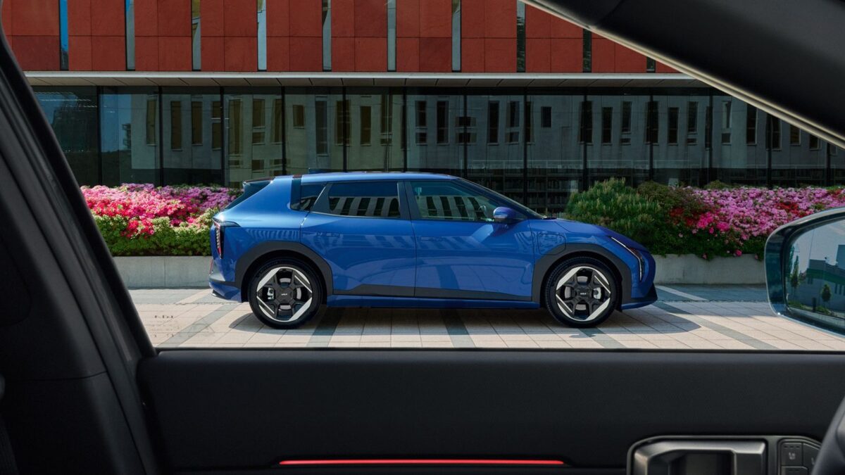 Kia EV4 – widok z boku