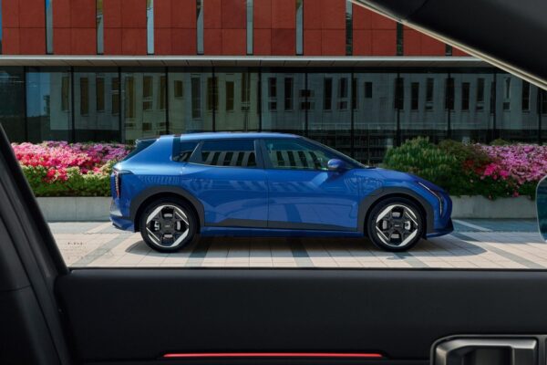 Kia EV4 – widok z boku