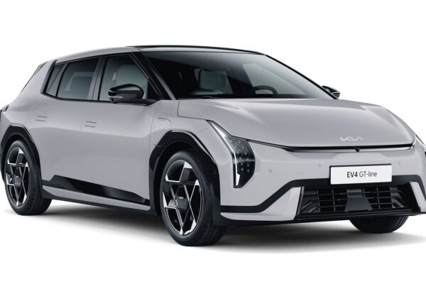 Kia EV4 Fastback (2025) – widok z przodu