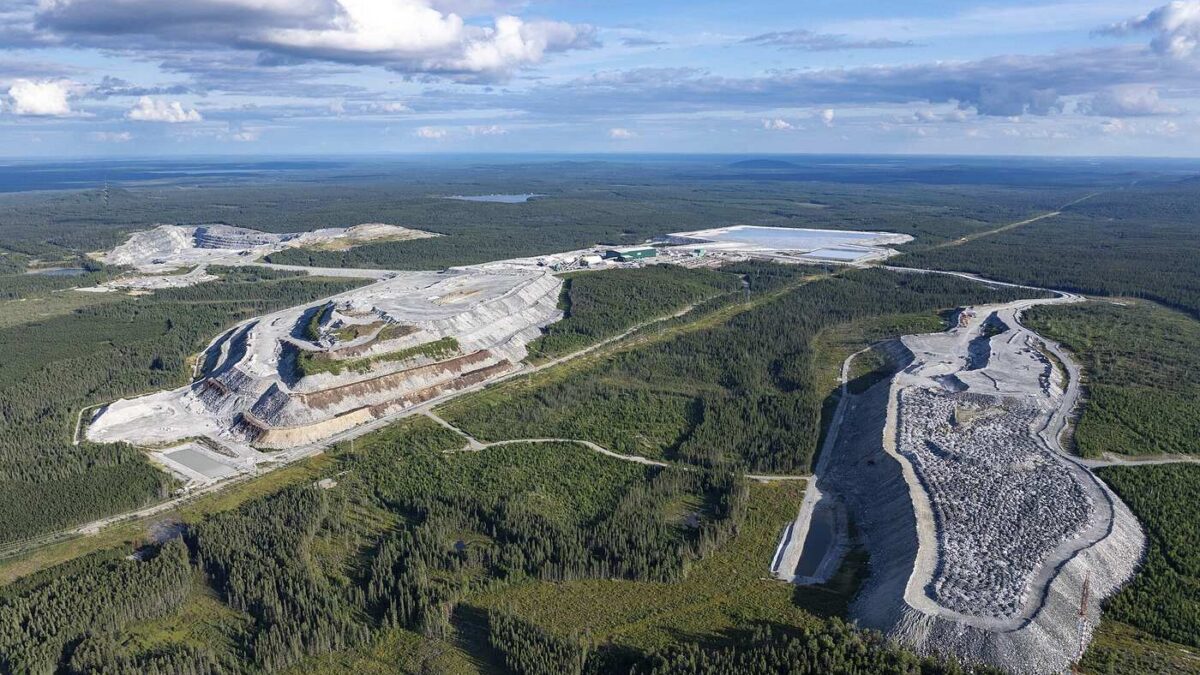 Wyrobisko tarasowe kopalni litu North American Lithium spółki Elevra Lithium w La Corne w Quebecu