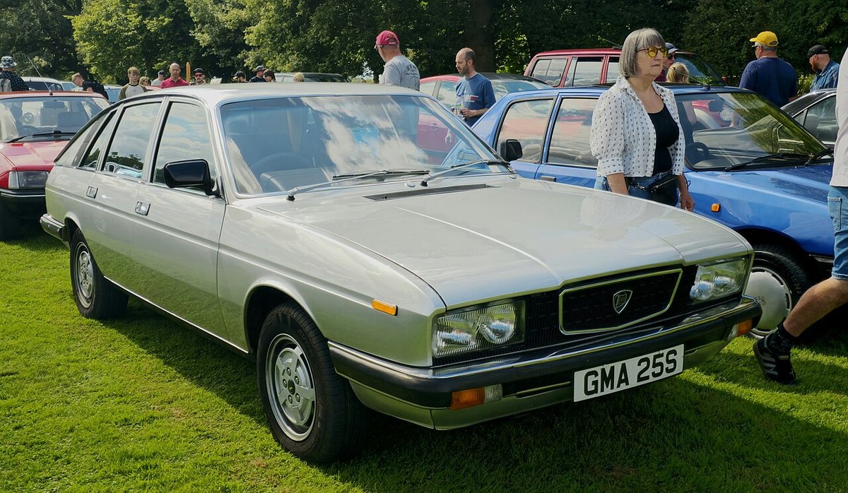 Lancia Gamma pierwszej generacji, czterodrzwiowy fastback z lat 70. XX wieku
