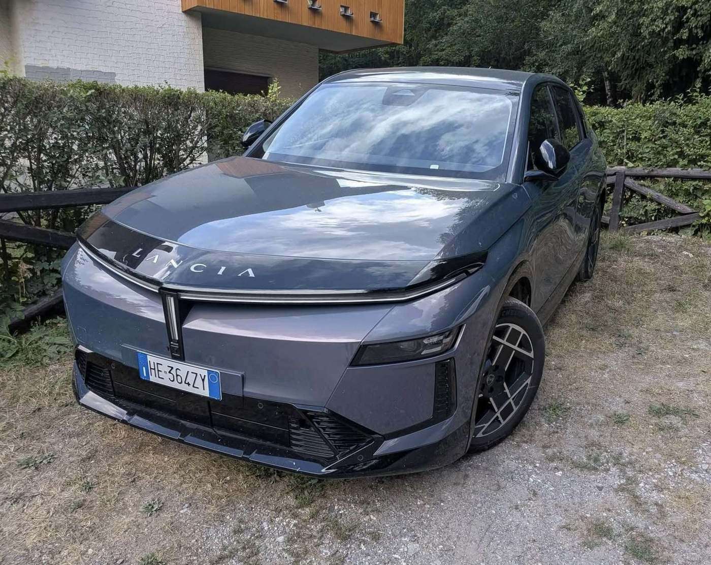 Nowa Lancia Gamma 2026 w wersji HF zaprezentowana na salonie w Paryżu