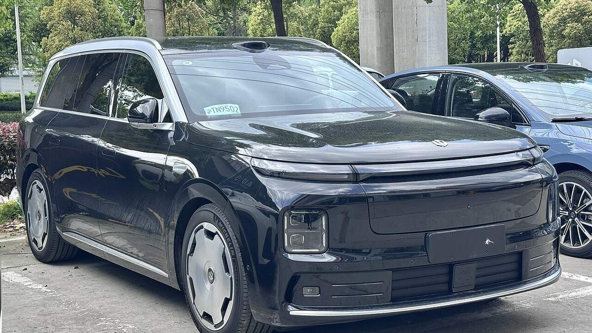 Leapmotor D19, duży SUV elektryczny, widok z przodu z boku