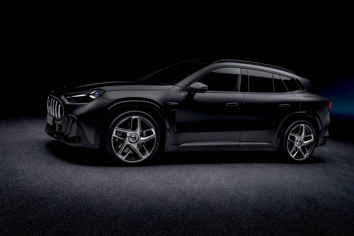 Mercedes-AMG GT SUV widziany z boku, z długą maską i opadającą linią dachu