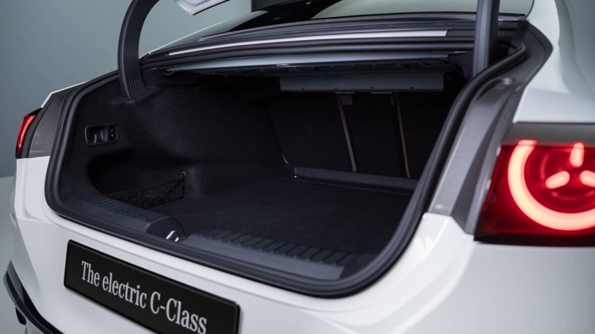 Mercedes-Benz C-Klasa elektryczna C 300 4MATIC (2026) – bagażnik