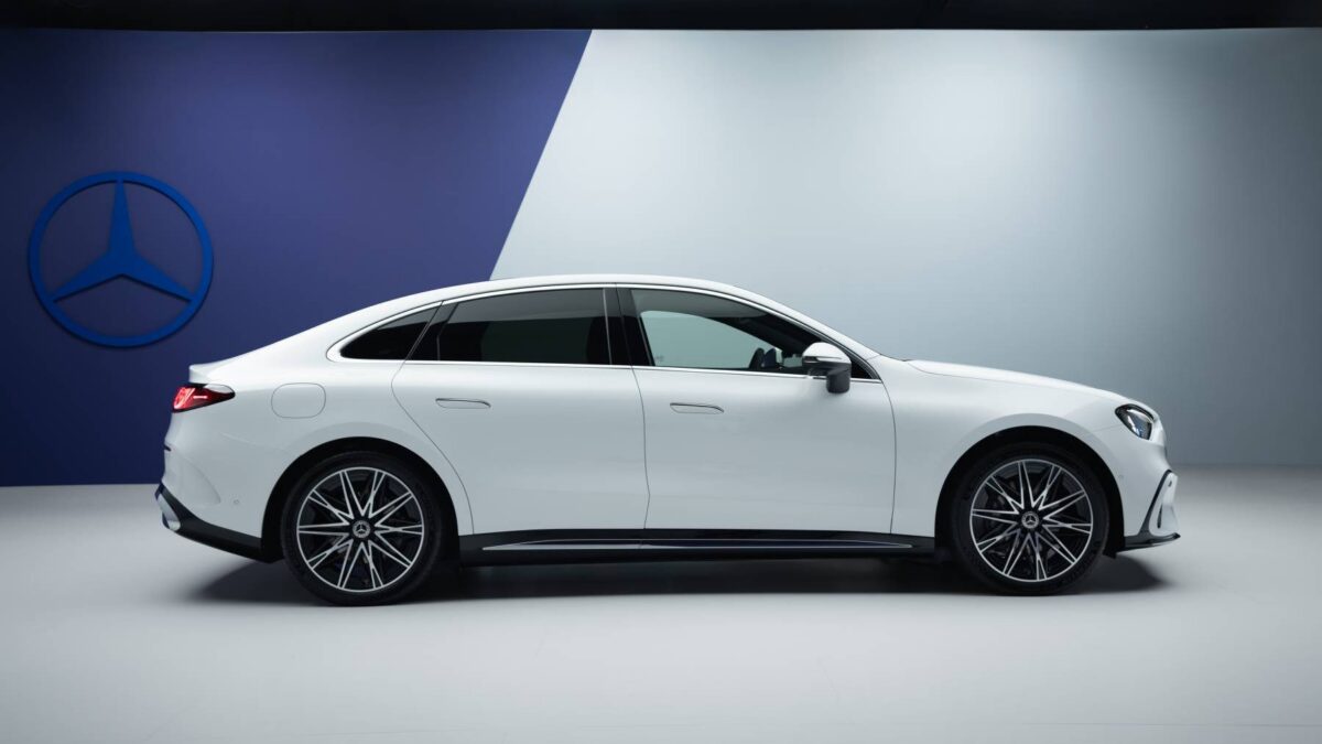 Mercedes-Benz C-Klasa elektryczna – widok z boku