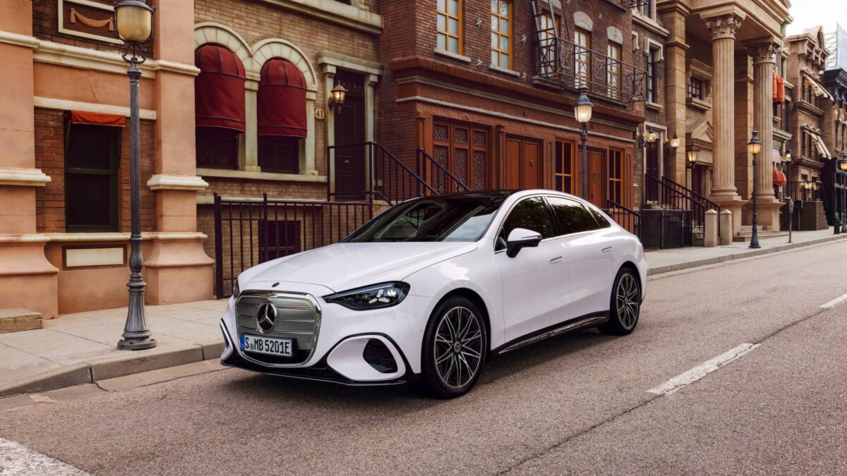 Mercedes-Benz C-Klasa elektryczna C 300 4MATIC (2026) – zdjęcie 1
