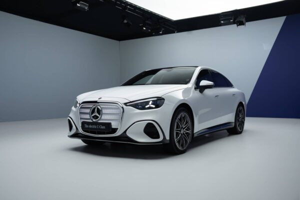 Mercedes-Benz C-Klasa elektryczna (2026) – widok z przodu