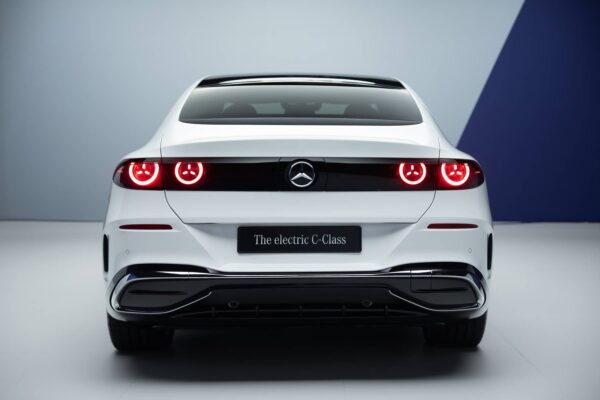 Mercedes-Benz C-Klasa elektryczna (2026) – widok z tyłu