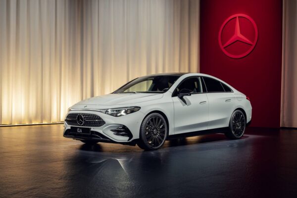 Mercedes-Benz CLA – widok z boku