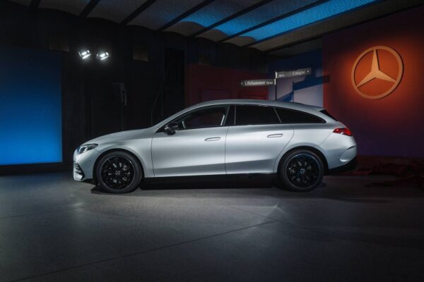 Mercedes-Benz CLA Shooting Brake – widok z boku