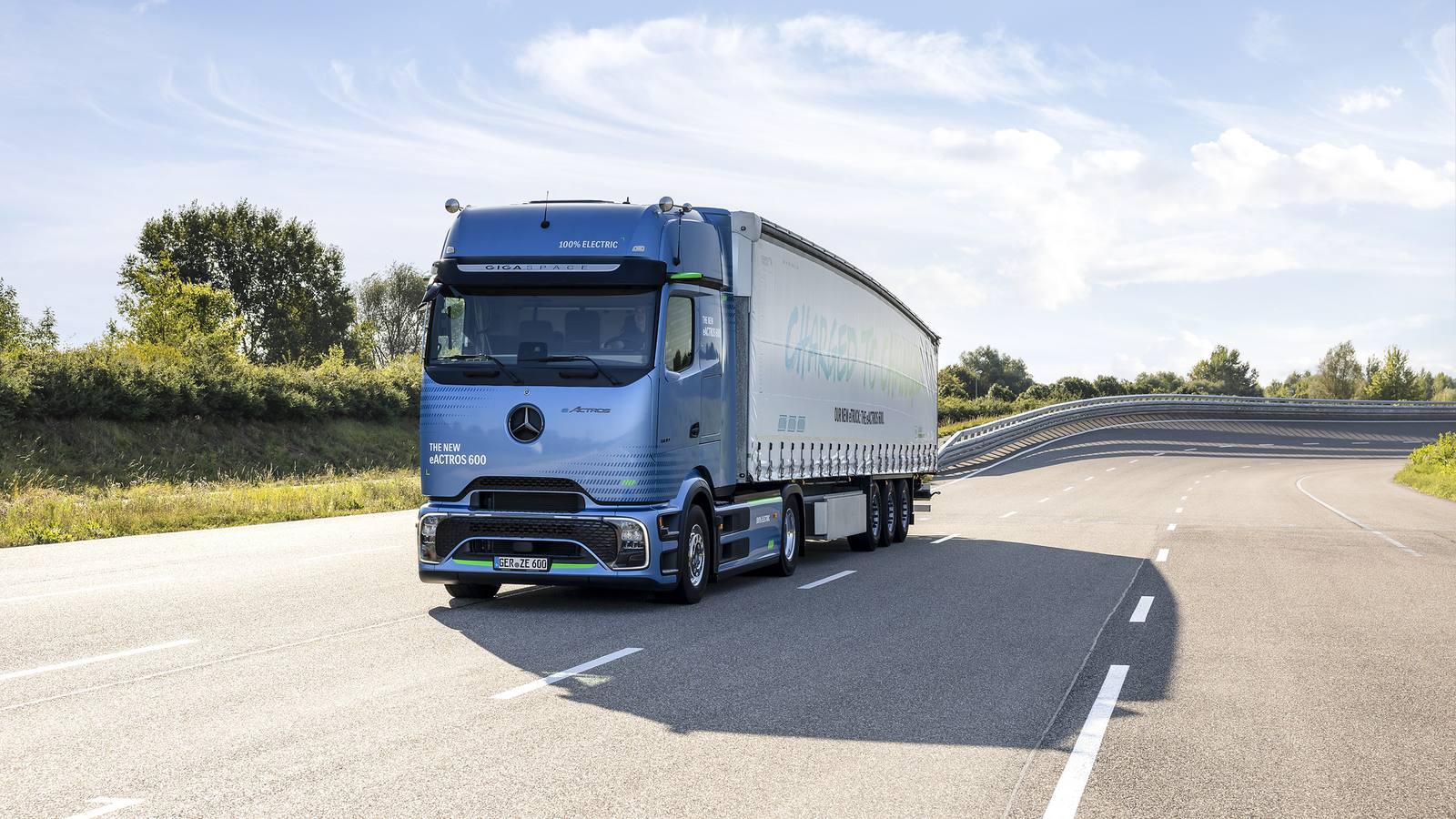 Mercedes-Benz eActros 600, elektryczna ciężarówka na drodze, badanie o tym, czy elektryczne ciężarówki są tańsze od diesla