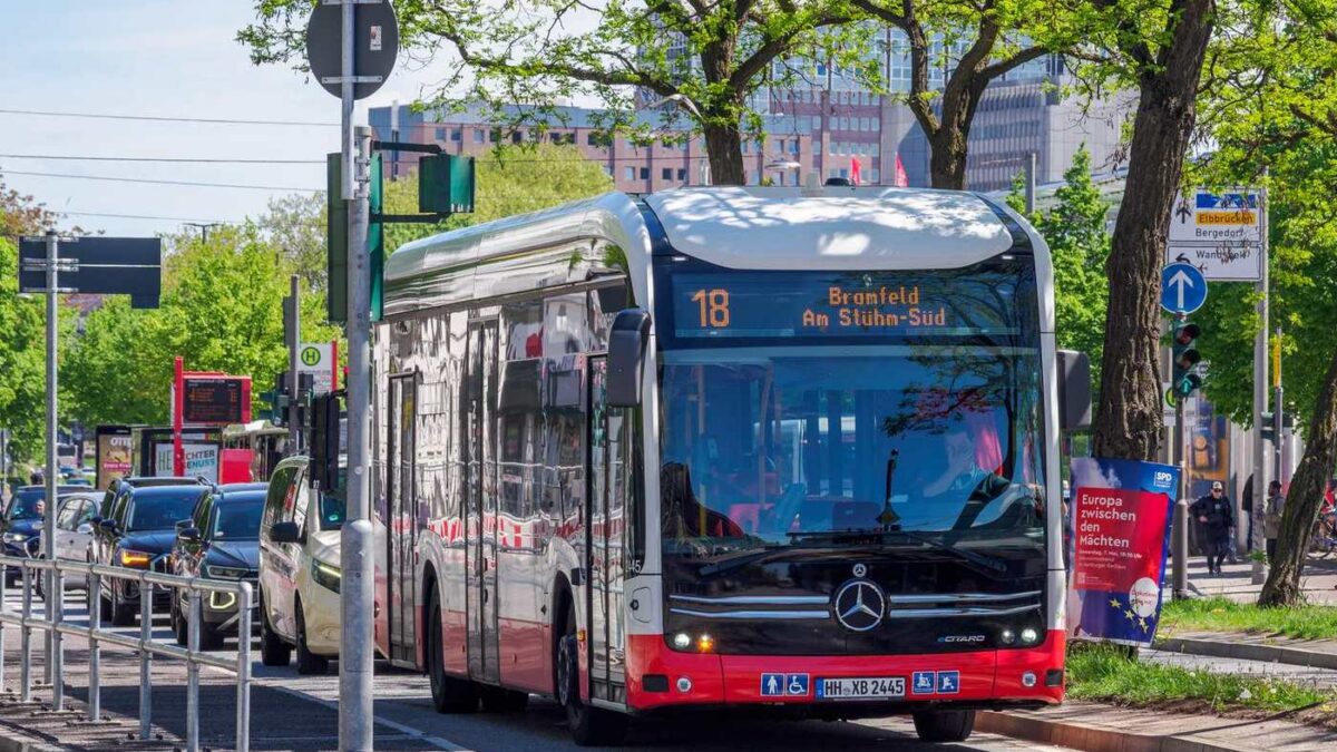 Mercedes-Benz eCitaro w barwach Hamburger Hochbahn na linii 18 w Hamburgu