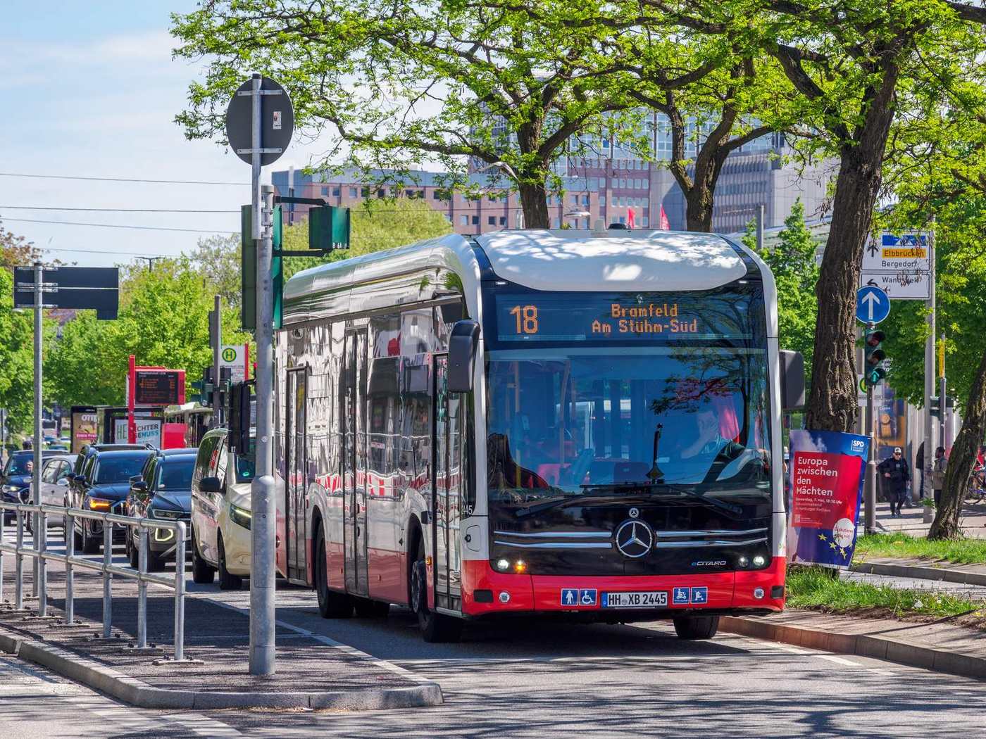 Mercedes-Benz eCitaro w barwach Hamburger Hochbahn na linii 18 w Hamburgu