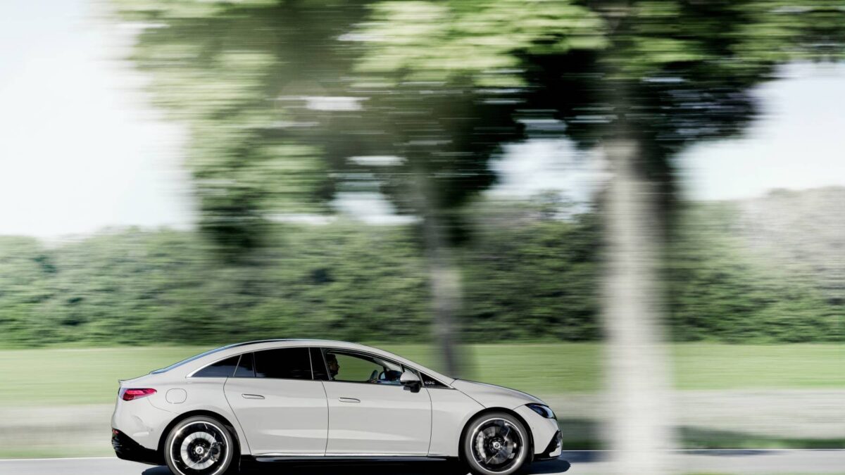 Mercedes-Benz EQE – widok z boku