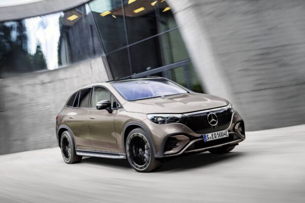 Mercedes-Benz EQE SUV (2022) – widok z przodu