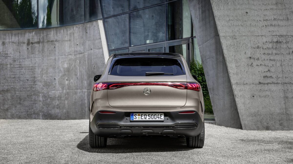 Mercedes-Benz EQE SUV EQE 300 (2022) – widok z tyłu