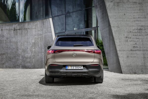 Mercedes-Benz EQE SUV (2022) – widok z tyłu