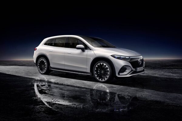 Mercedes-Benz EQS SUV – widok z boku