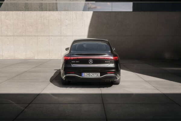 Mercedes-Benz EQS (2021) – widok z tyłu