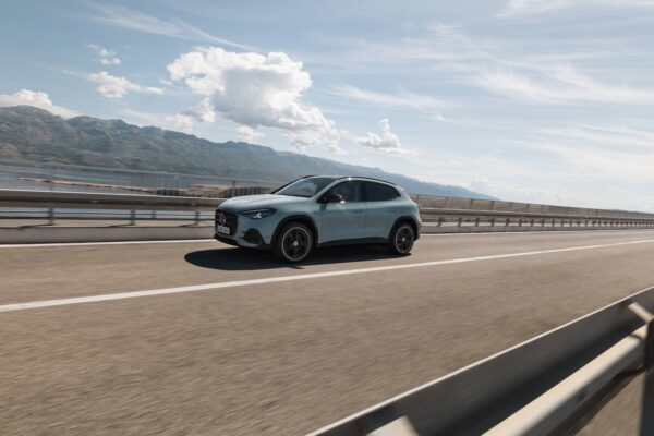 Mercedes-Benz GLA – widok z boku
