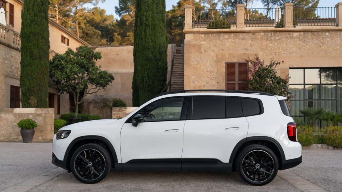 Mercedes-Benz GLB – widok z boku