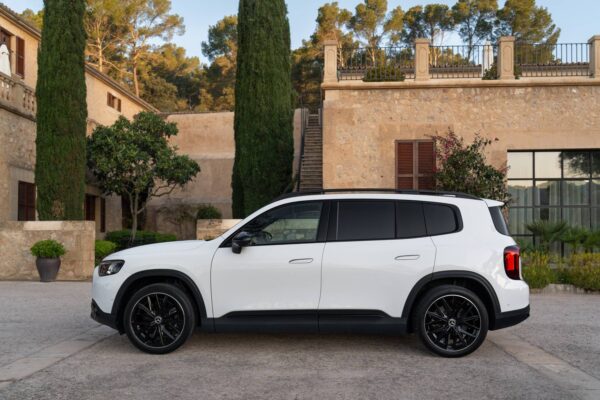 Mercedes-Benz GLB – widok z boku