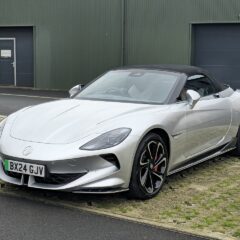 MG Cyberster AWD 77 kWh (2025) – widok z boku