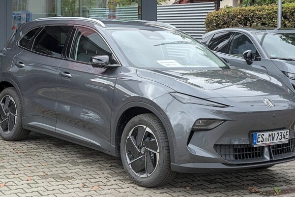 MG S5 EV – widok z boku
