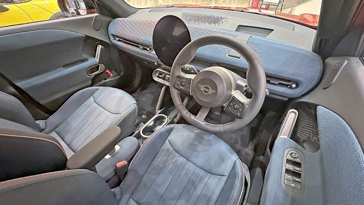 Mini Aceman E (2024) – wnętrze