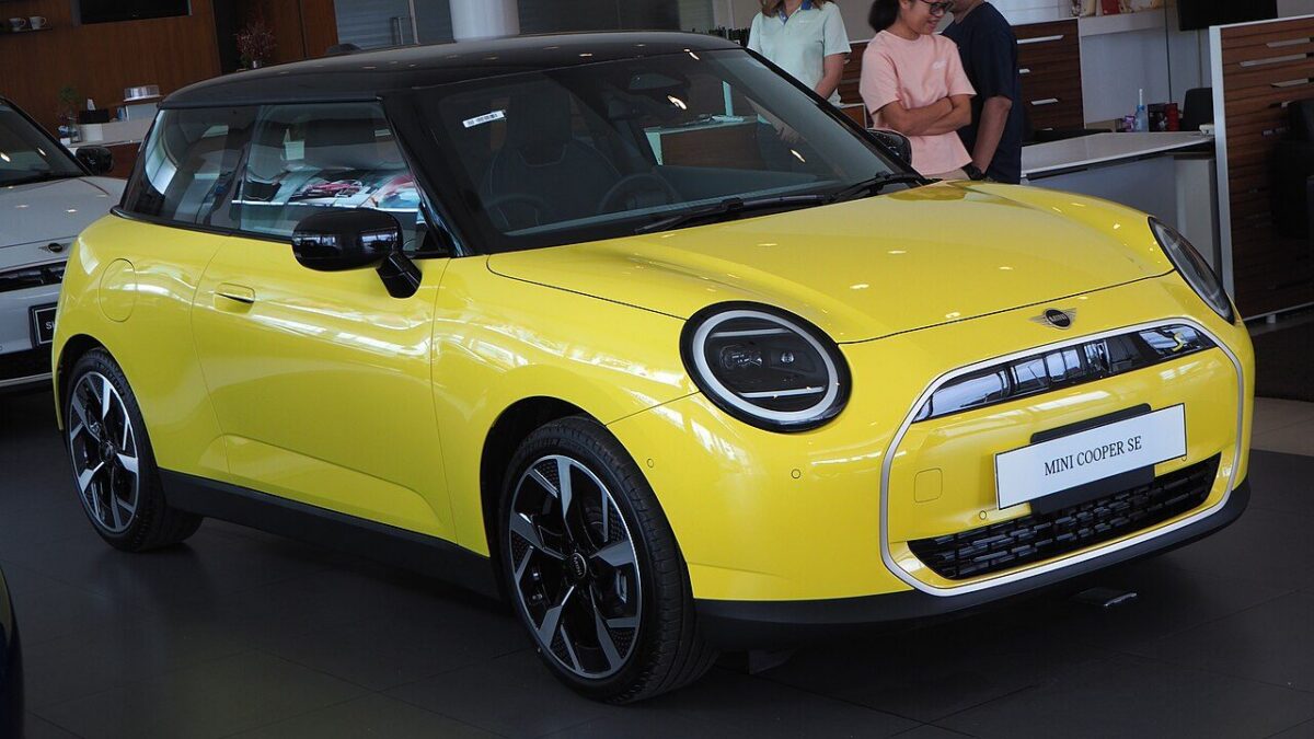 Mini Cooper E (2024) – zdjęcie 1