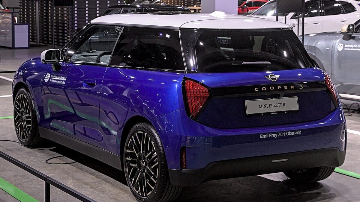 Mini Cooper E (2024) – zdjęcie 4