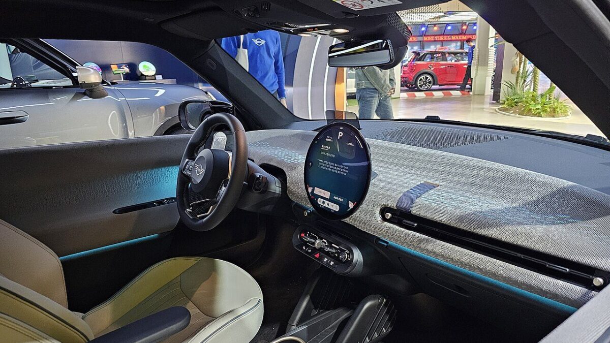 Mini Cooper E (2024) – wnętrze