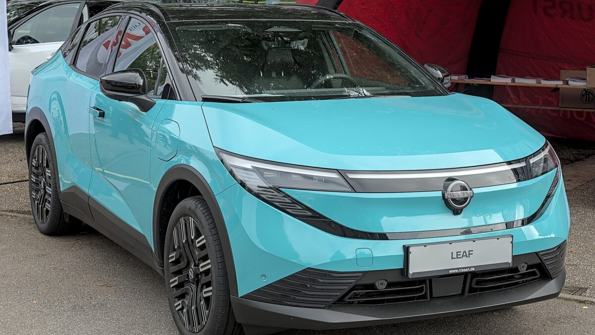 Nissan Leaf – widok z boku