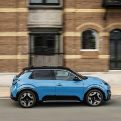 Nissan Micra 40 kWh (2025) – widok z boku