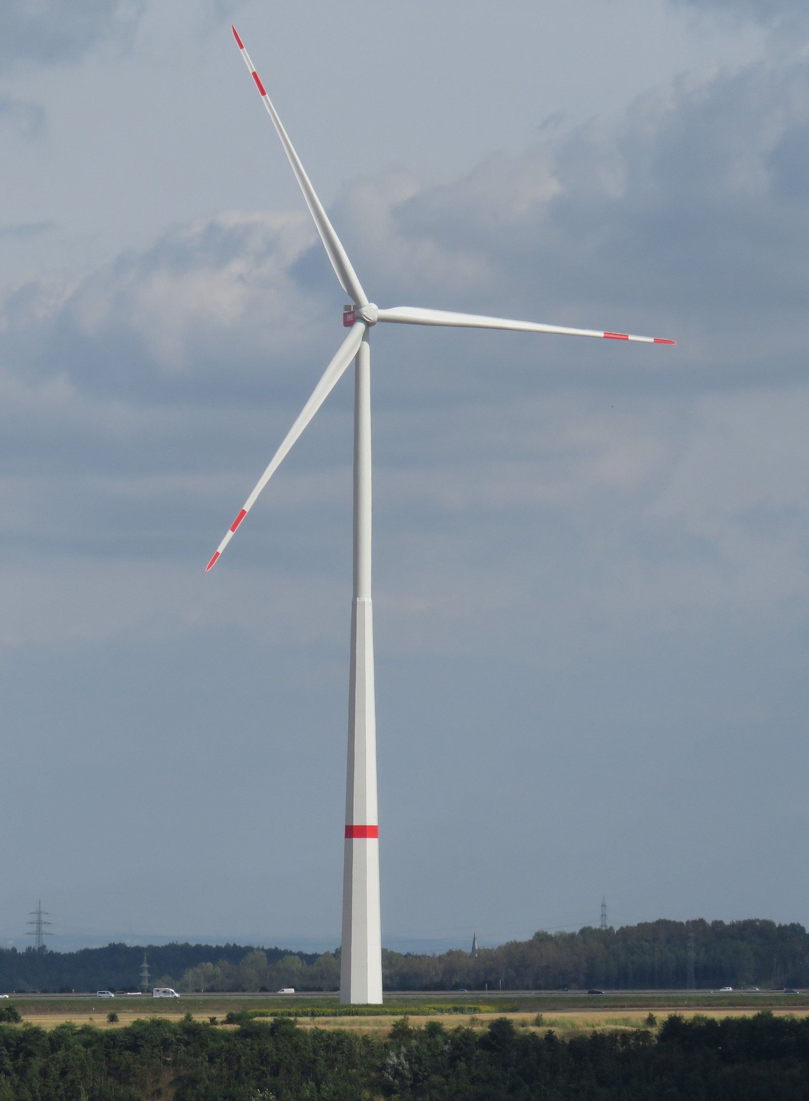 Turbina wiatrowa Nordex N149 w parku wiatrowym w Jüchen w Niemczech