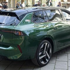 Opel Astra Sports Tourer Electric 156 KM 55 kWh (2024) – widok z tyłu