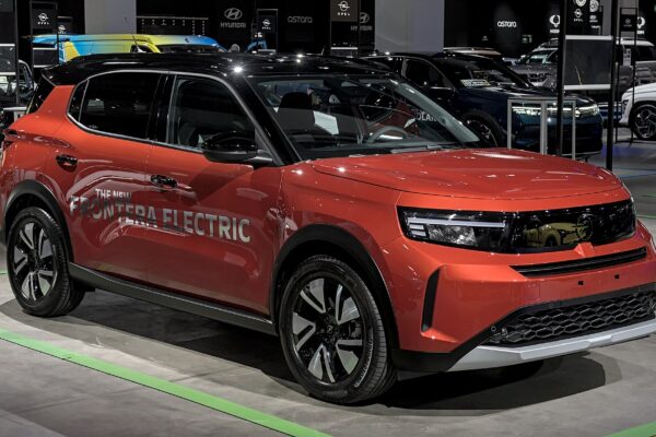 Opel Frontera Electric (2024) – widok z przodu