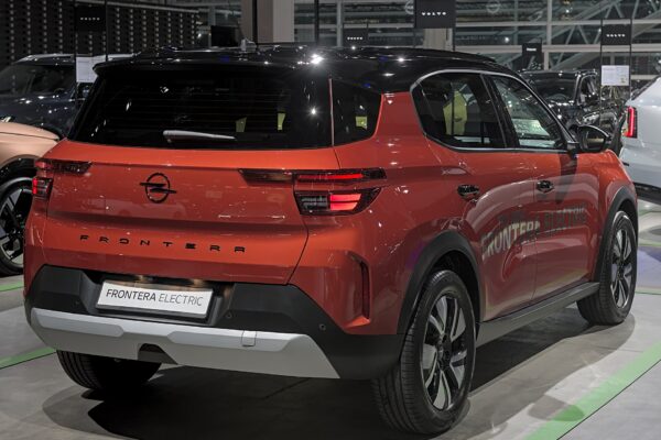 Opel Frontera Electric (2024) – widok z tyłu
