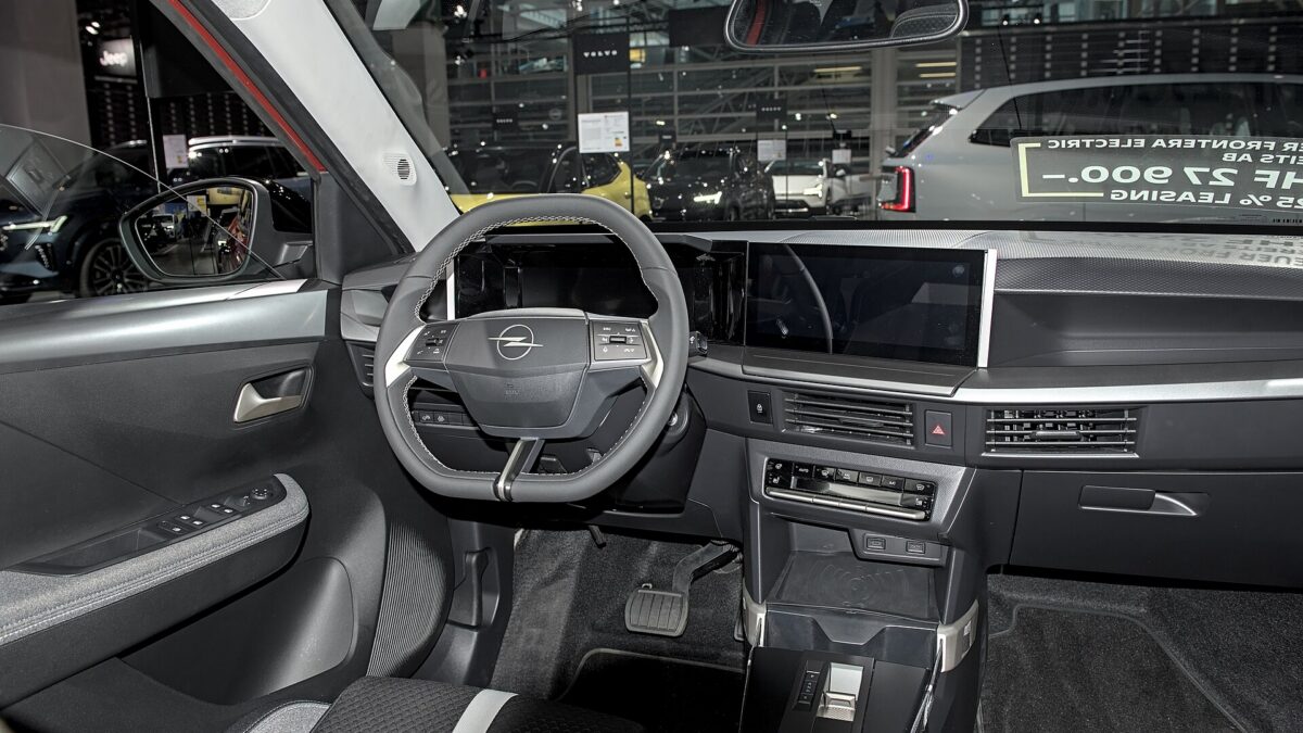 Opel Frontera Electric 113 KM 44 kWh (2024) – wnętrze