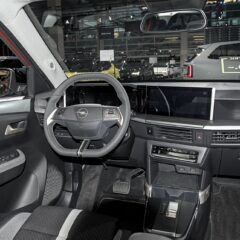 Opel Frontera Electric 113 KM 44 kWh (2024) – wnętrze