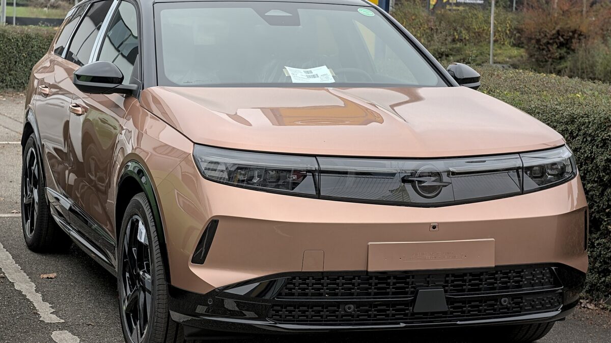 Opel Grandland Electric – widok z boku