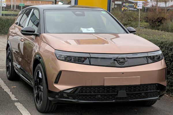 Opel Grandland Electric – widok z boku