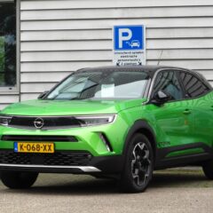 Opel Mokka Electric 156 KM 51 kWh (2021) – widok z boku