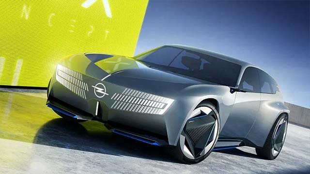 Opel STX Concept widziany z boku — niska i wydłużona sylwetka