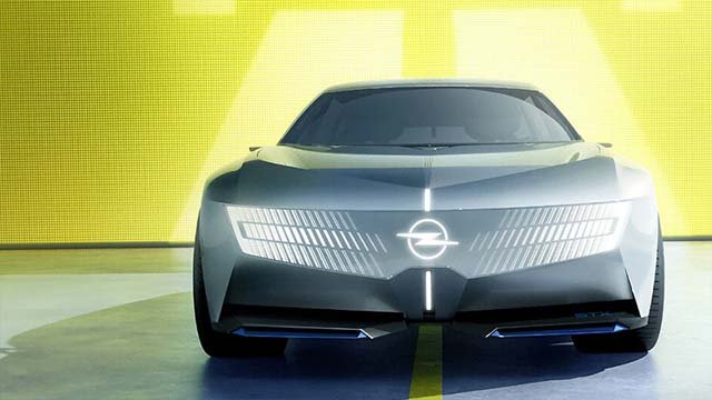 Kabina konceptu Opel STX z minimalistycznym kokpitem