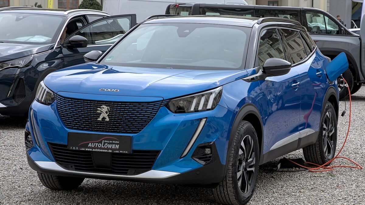 Peugeot e-2008 156 KM 51 kWh (2019) – zdjęcie 1
