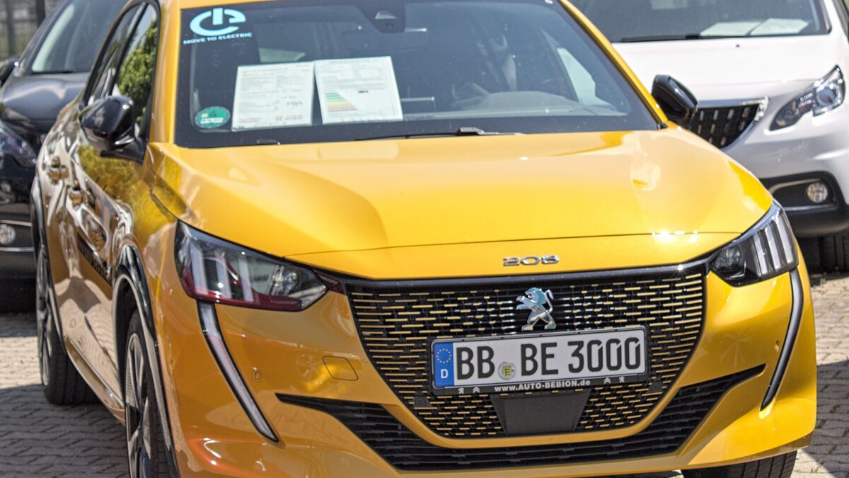 Peugeot e-208 136 KM 46 kWh (2019) – zdjęcie 2